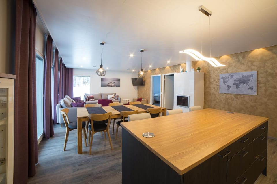 TV and multimedia, Kitchen or kitchenette, Living room, Seating area, Dining area