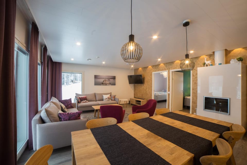 TV and multimedia, Living room, Seating area, Dining area