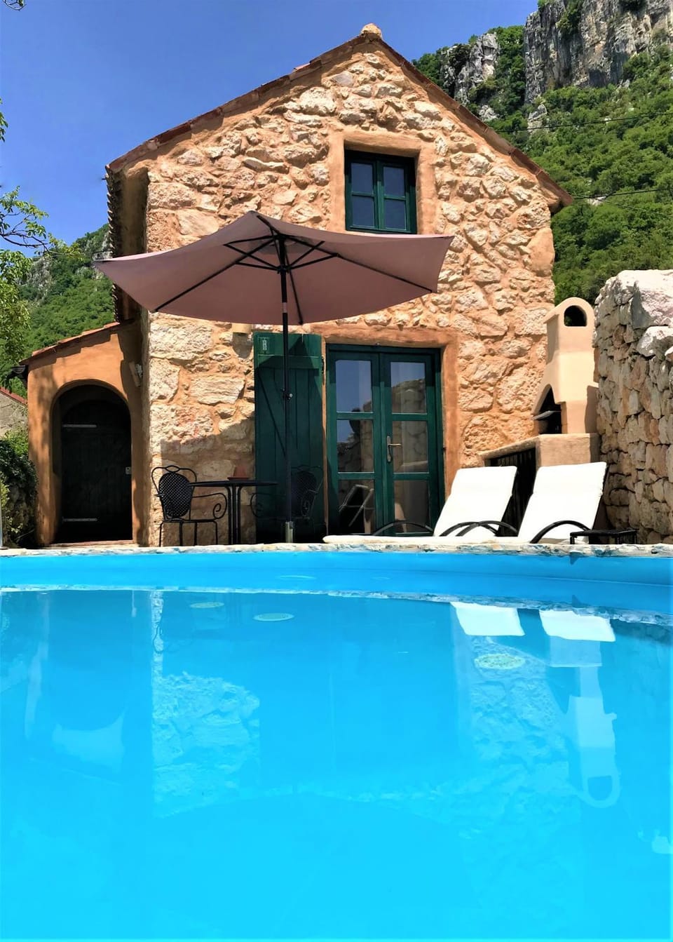 Property building, Swimming pool, Swimming pool