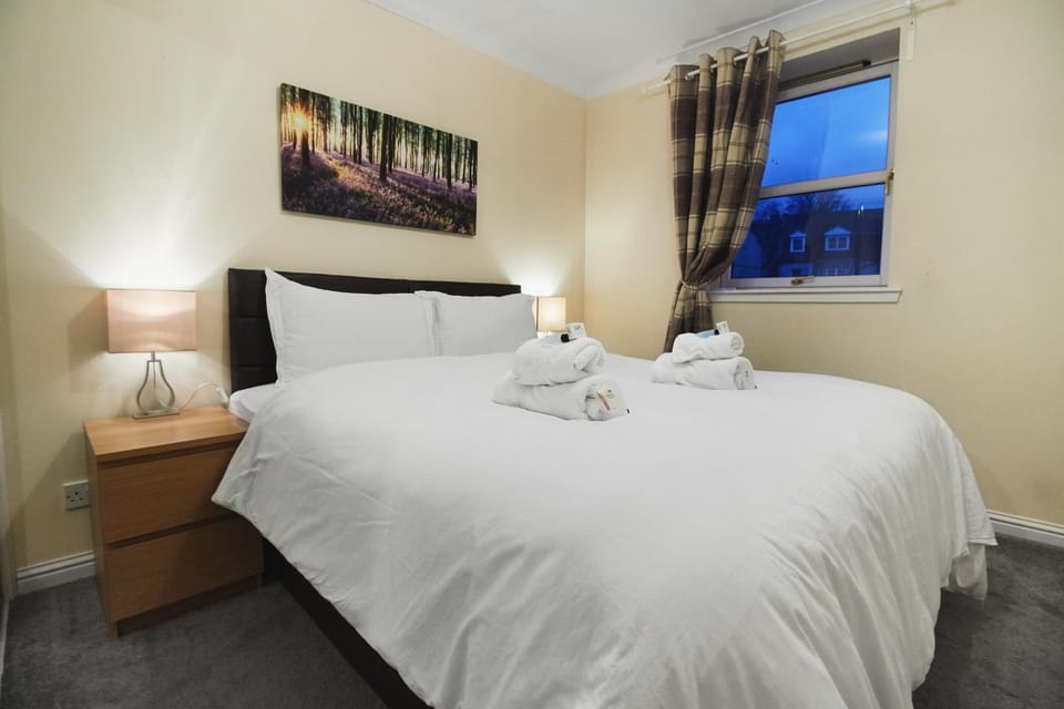 Day, Winter, Tennis court, Bedroom, On site, City view, Garden view, Inner courtyard view