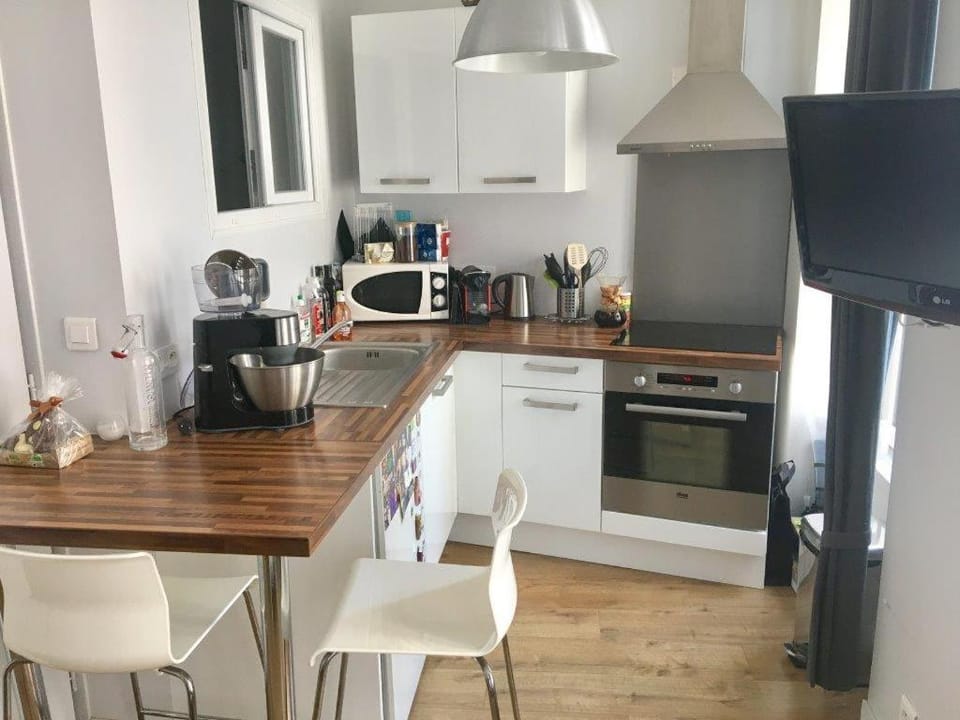 Coffee/tea facilities, Kitchen or kitchenette, Dining area