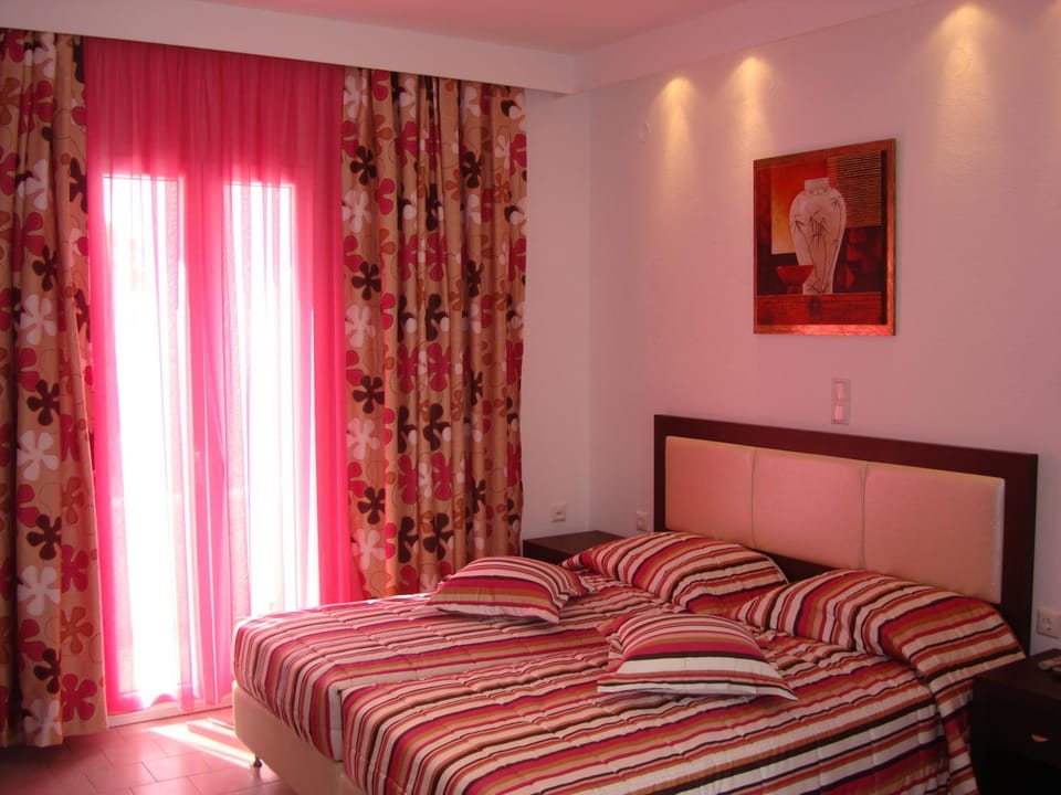 Shower, Spring, Bed, Day, Summer, View (from property/room), Balcony/Terrace, Kitchen or kitchenette, Other, Photo of the whole room, Decorative detail, Bedroom, Autumn, On site, Street view, Area and facilities, Seasons, Time of day, Location, Sunrise, Sunset, Inner courtyard view