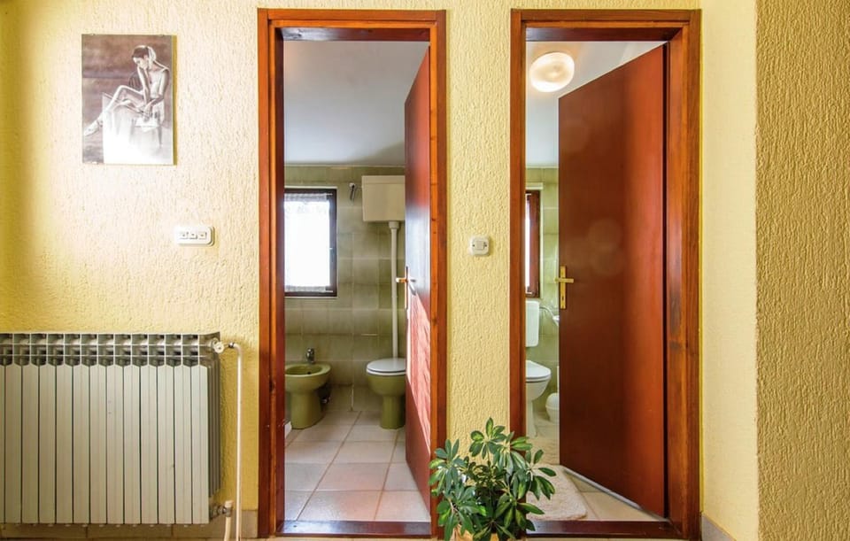 Toilet, Bathroom