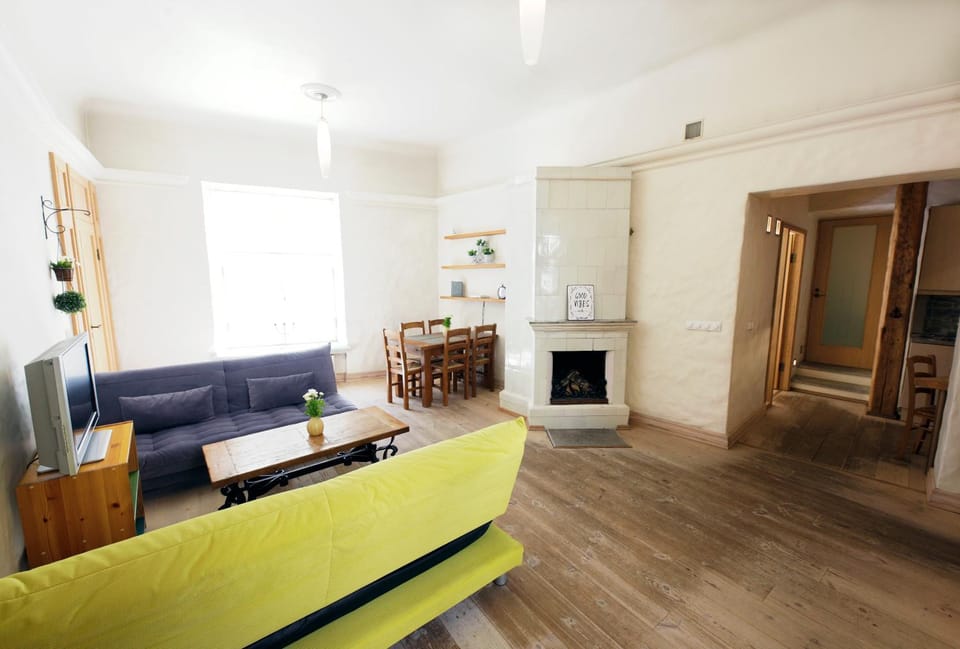 TV and multimedia, Living room, Seating area, Dining area, Landmark view, Street view, Area and facilities