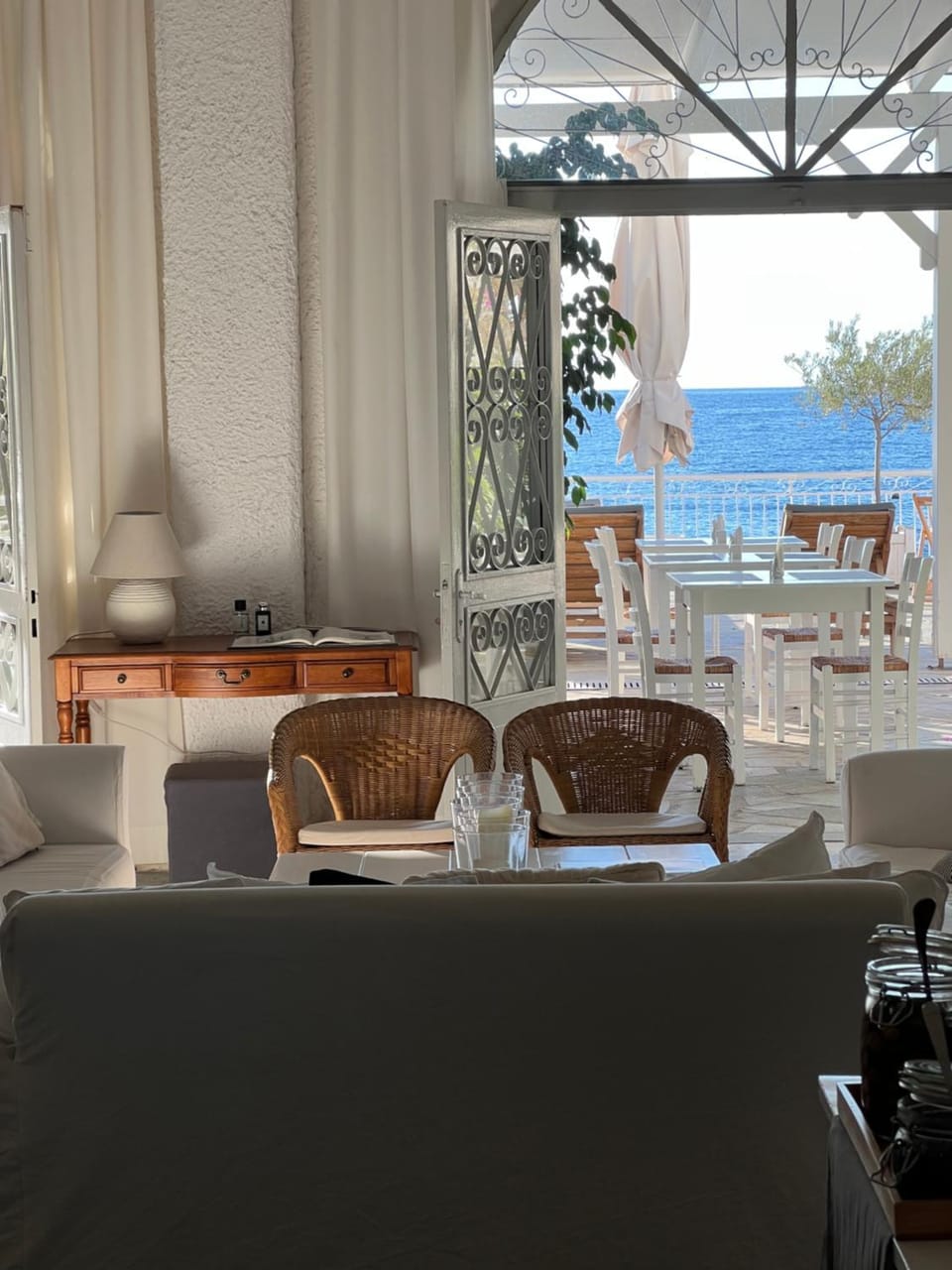 Seating area, Dining area