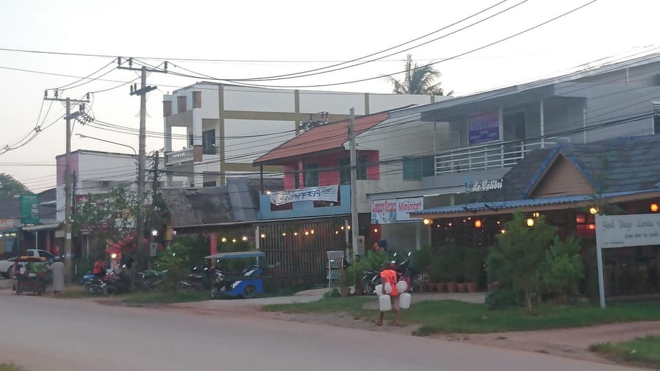 Restaurant/places to eat, Neighbourhood