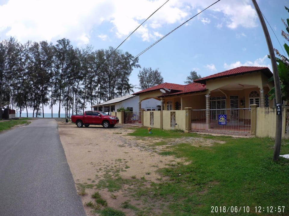Day, Neighbourhood, Summer, Balcony/Terrace, Beach, Sea view, Street view