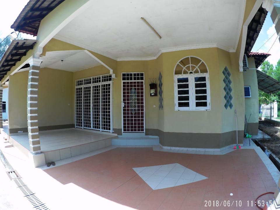 Patio, Facade/entrance, Balcony/Terrace, Seating area