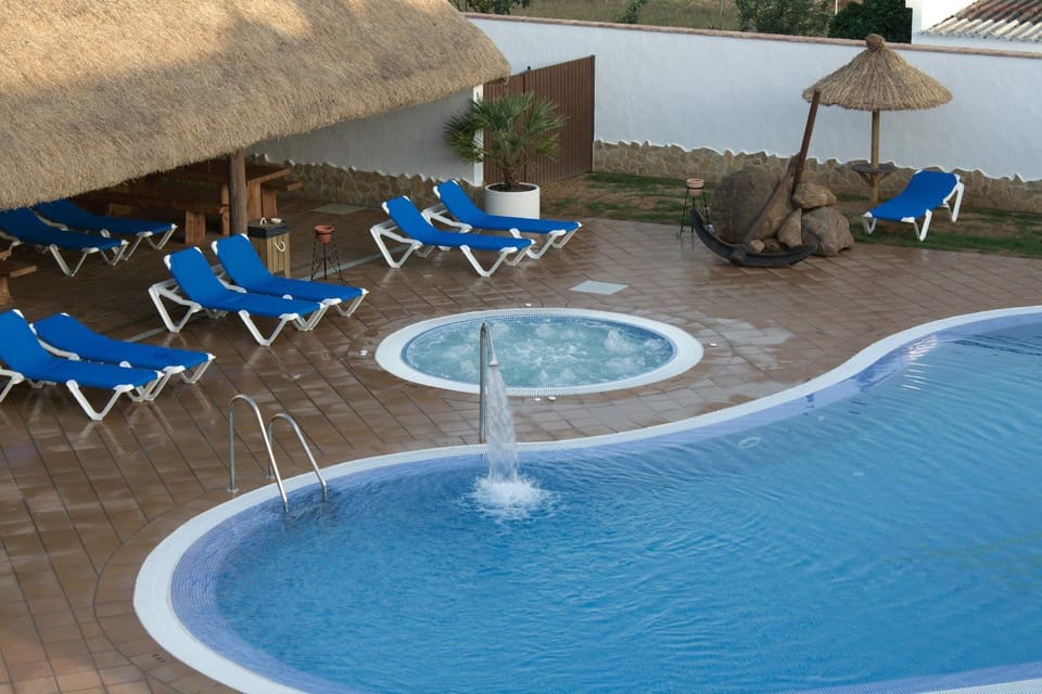 Day, Pool view