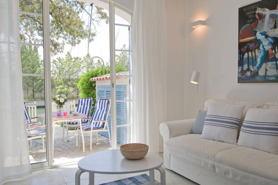 BBQ facilities, Garden, Balcony/Terrace, Living room, River view