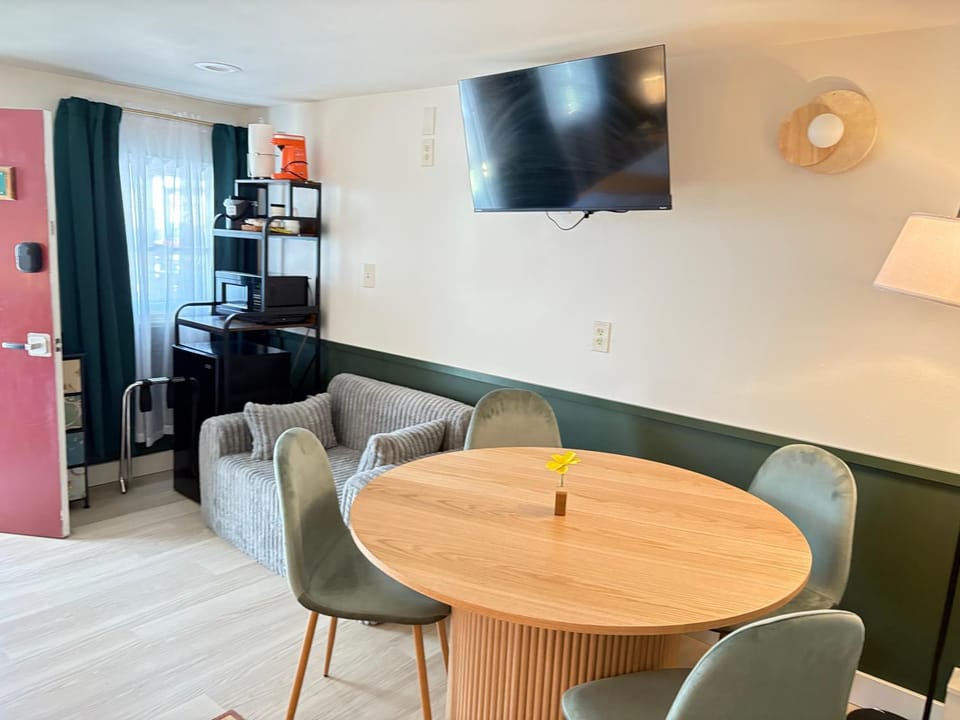 Riverwalk Park Inn Inn in Chelan (In Town)