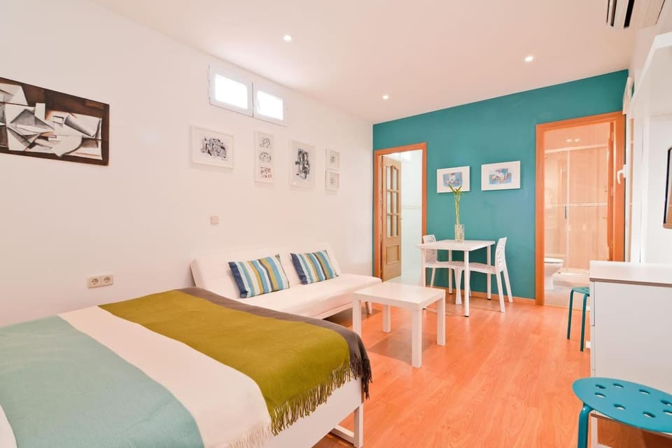 Living room, Decorative detail, Dining area, Bedroom