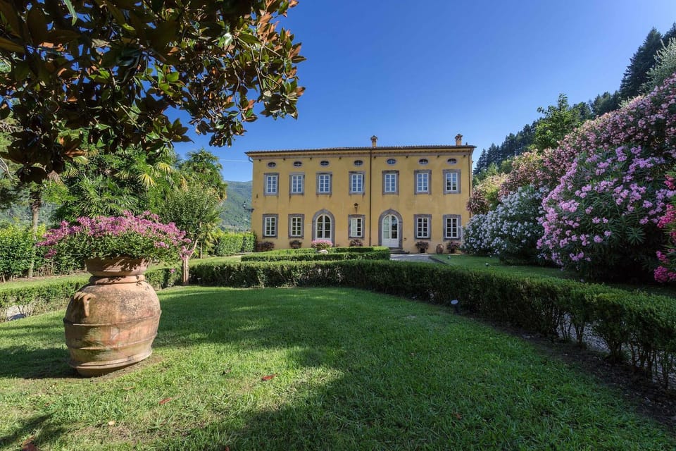 Facade/entrance, Garden view