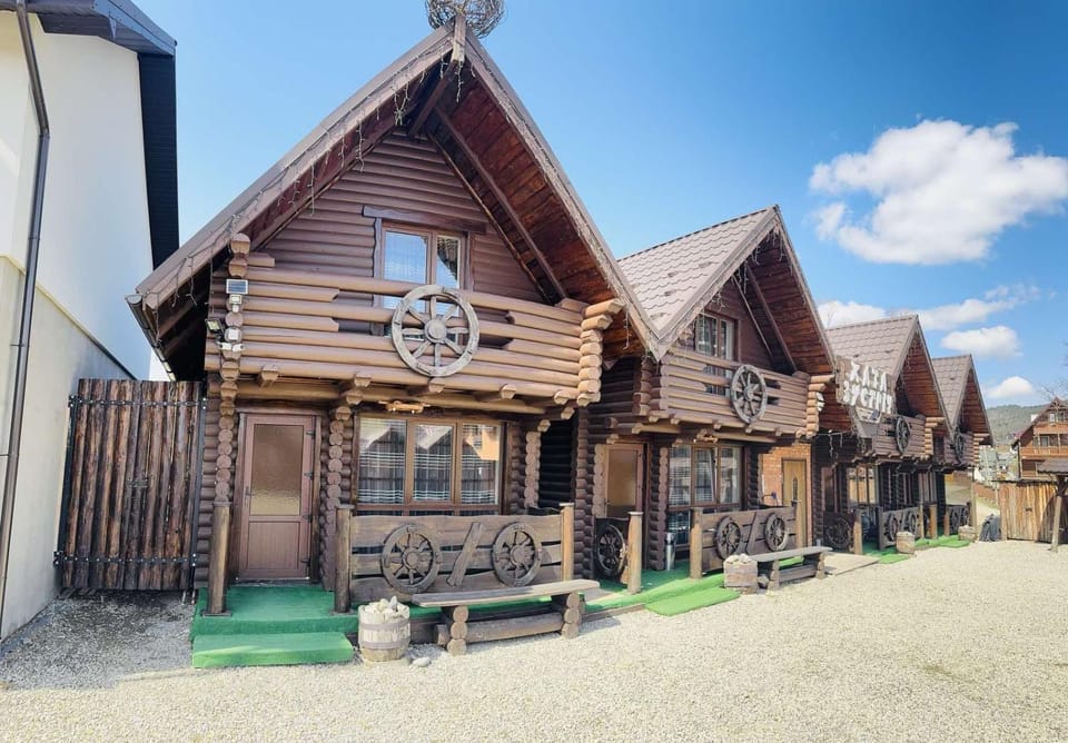 Cottage Hata Zustrich Nature lodge in Ukraine