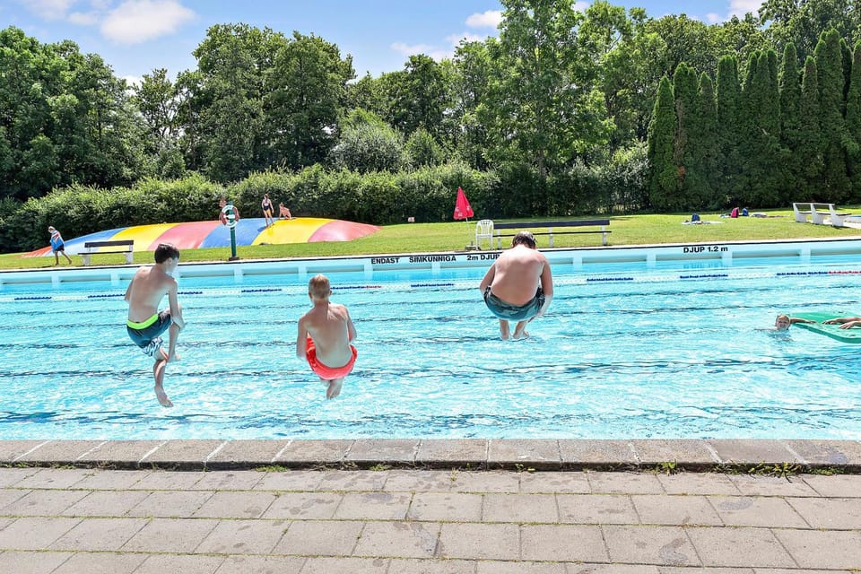 Swimming pool