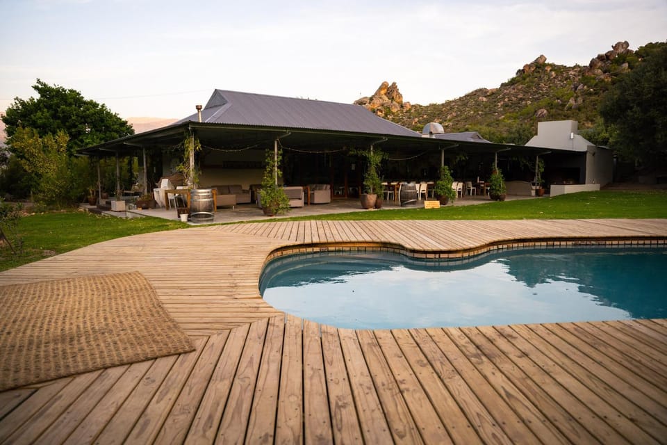Property building, Mountain view, Pool view, Swimming pool