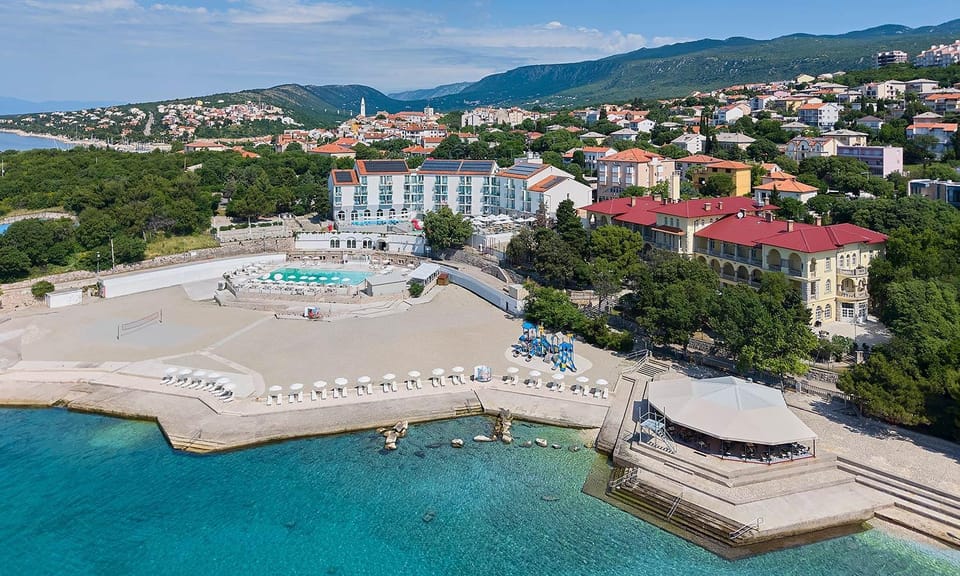 Property building, Natural landscape, Beach, Pool view, Sea view