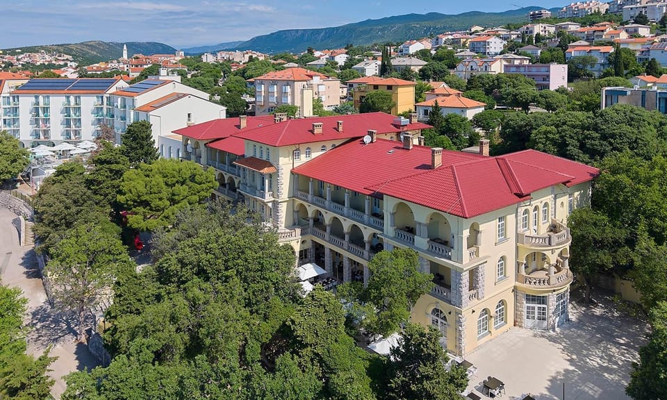 Property building, Day, Neighbourhood, Bird's eye view, Location