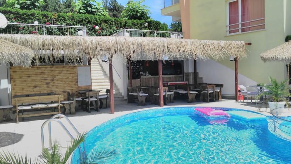 Food and drinks, Swimming pool