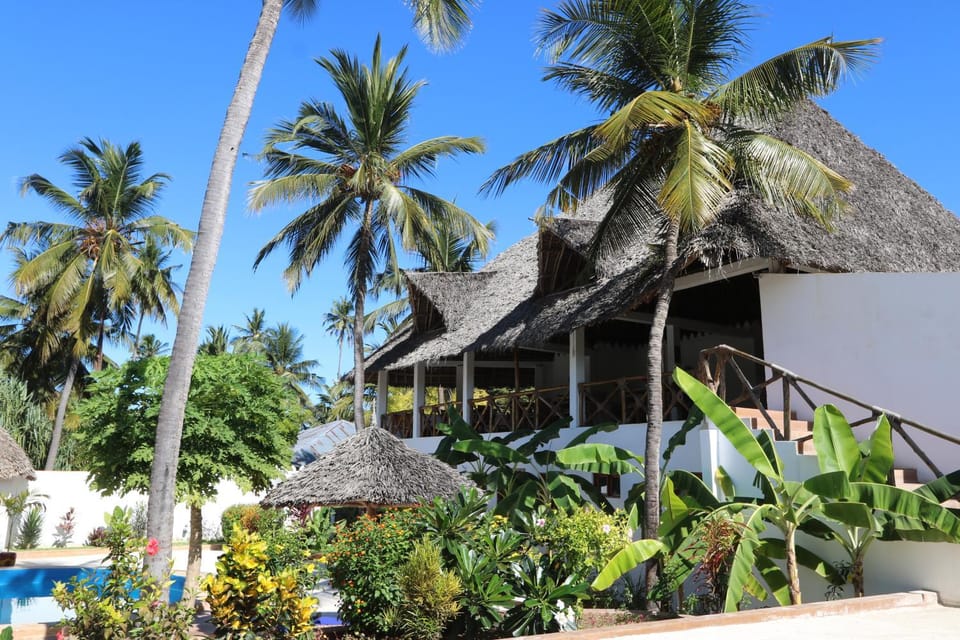 Restaurant/places to eat, Communal lounge/ TV room
