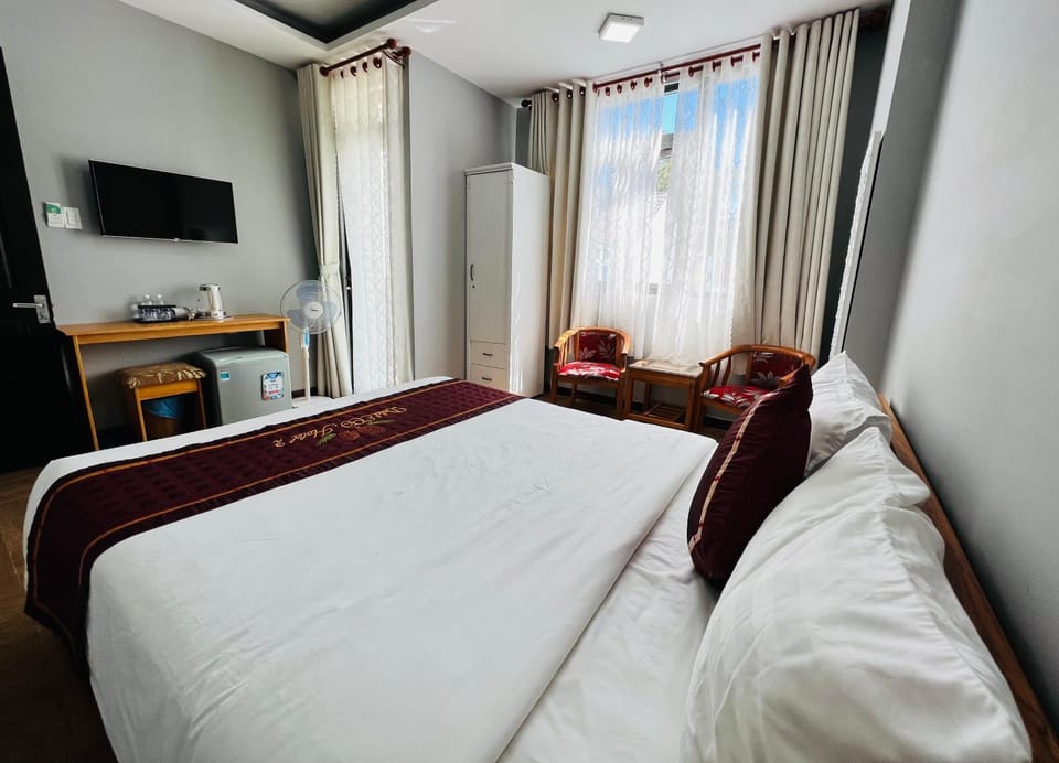Communal lounge/ TV room, Bed, TV and multimedia, Photo of the whole room, Bedroom