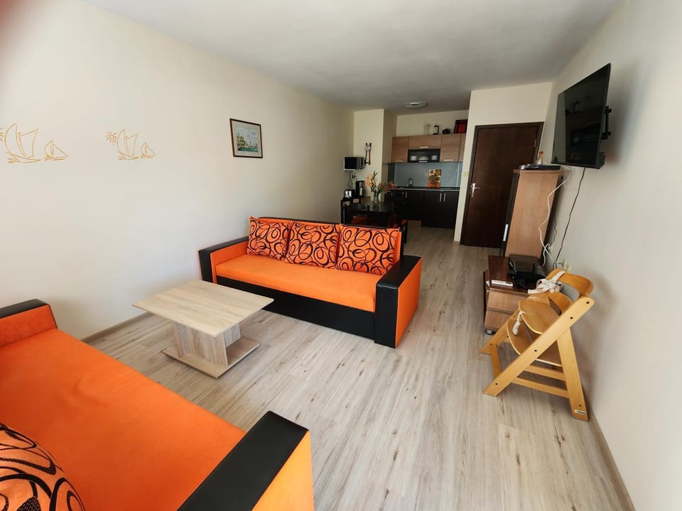 Kitchen or kitchenette, Seating area