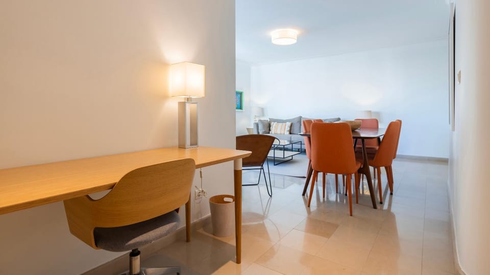 Seating area, Dining area