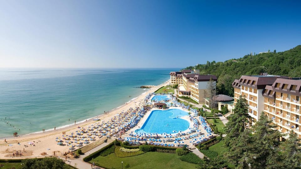 Property building, Day, Bird's eye view, Beach, Swimming pool