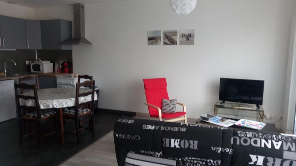 Kitchen or kitchenette, Living room, Dining area