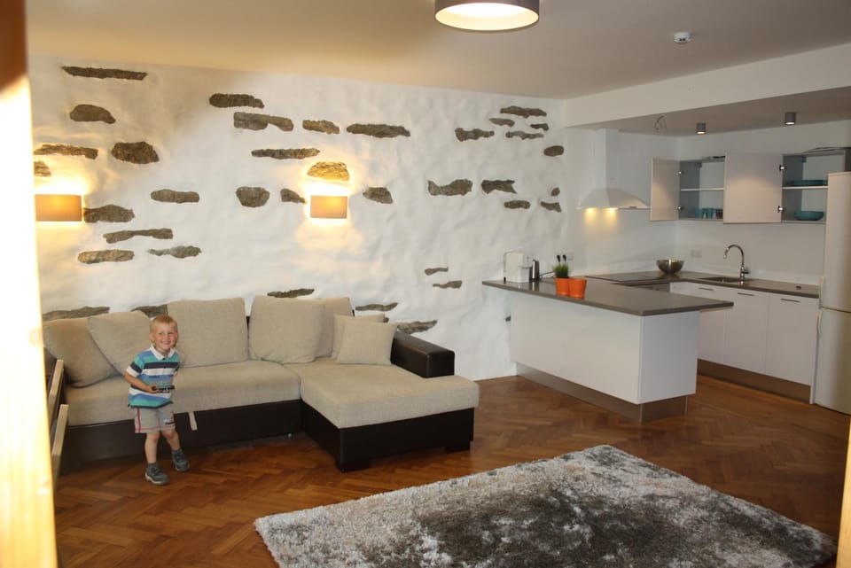 Kitchen or kitchenette, Living room