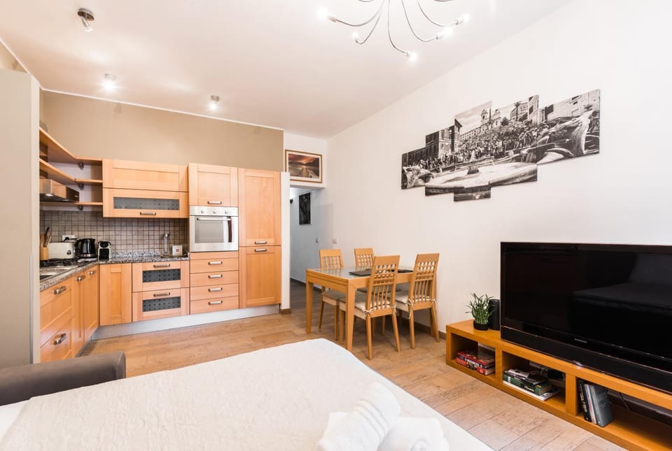 Communal lounge/ TV room, Kitchen or kitchenette, Dining area, Communal kitchen