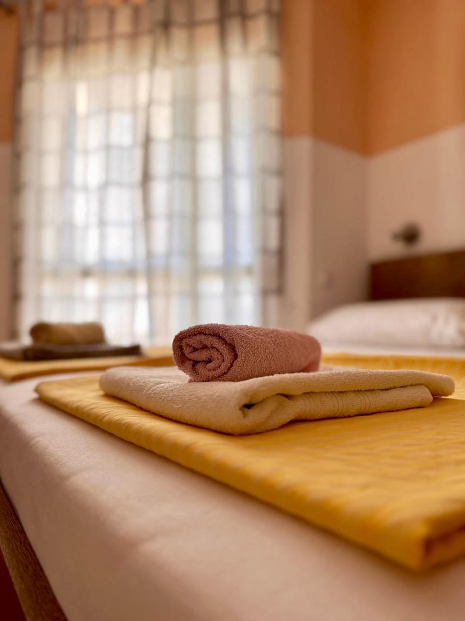 Bed, towels