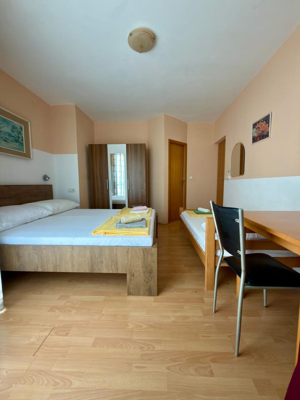 Bed, Photo of the whole room