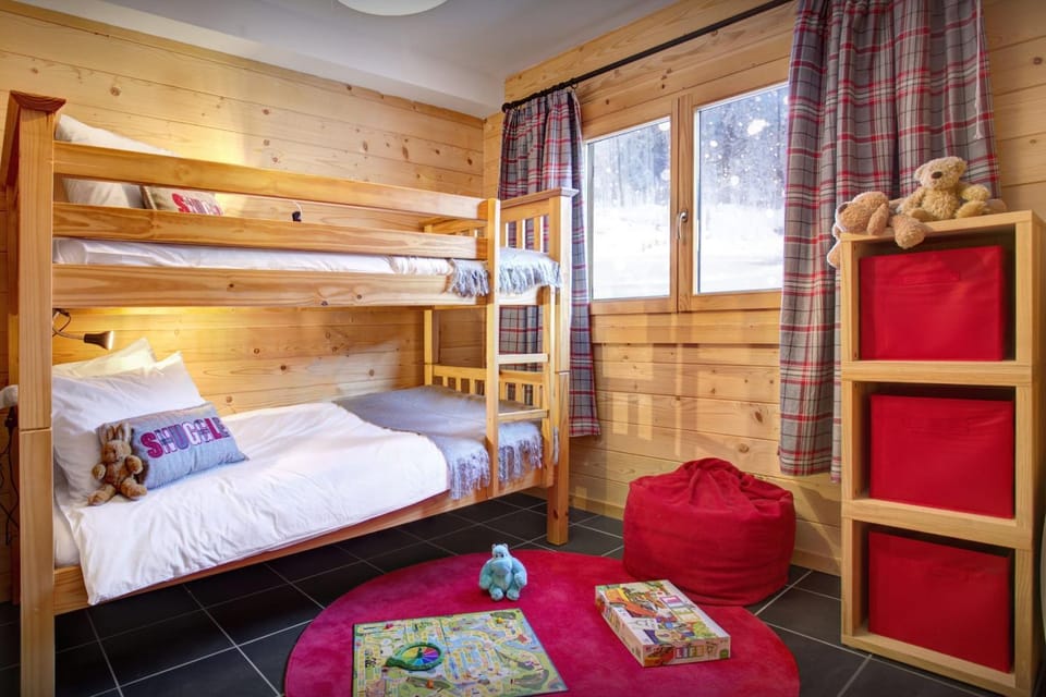 Bed, Photo of the whole room, Bedroom, bunk bed