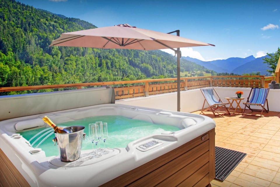 Spring, Day, Natural landscape, Hot Tub, Balcony/Terrace, Mountain view