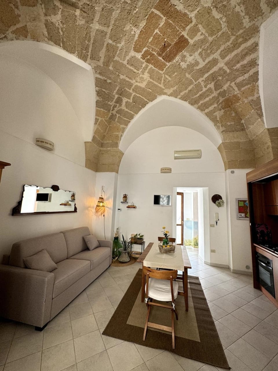 Kitchen or kitchenette, Living room, Seating area, air conditioner