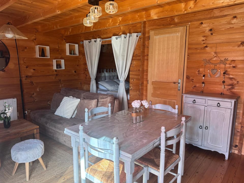 " domaine des chevrettes chalet cosy au cœur des châteaux " Chalet in Centre-Val de Loire