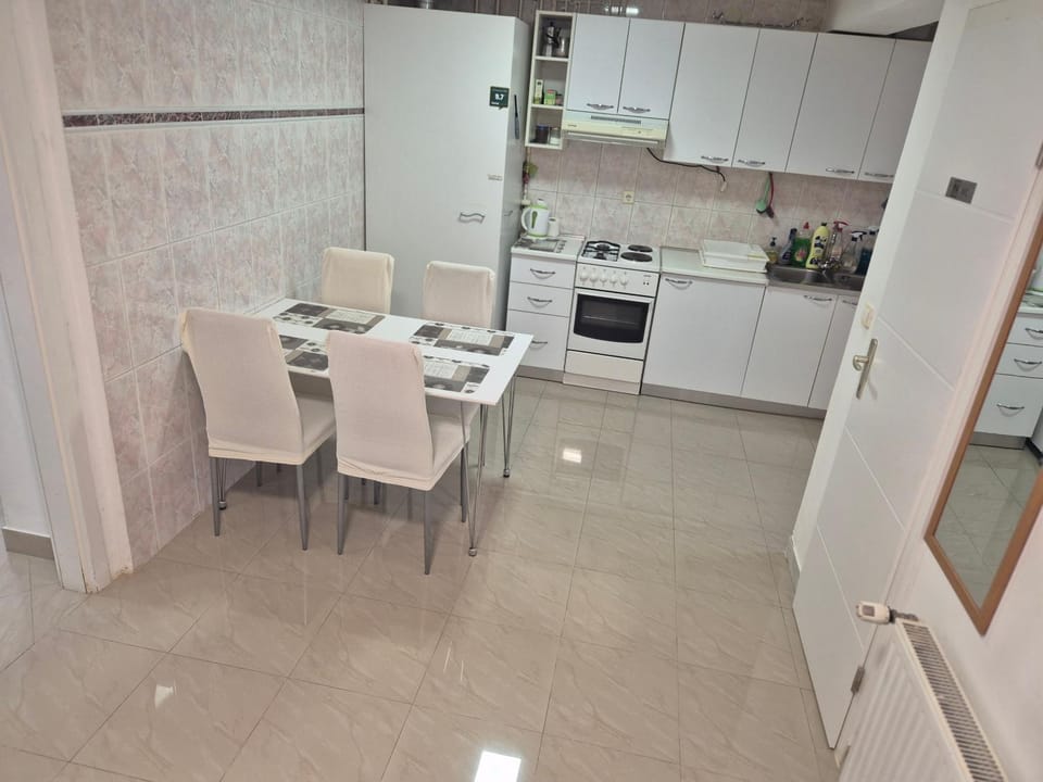 Kitchen or kitchenette, Dining area, oven, stove, toaster