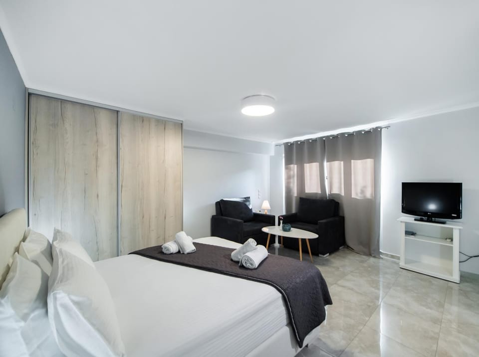 Elichrison Studios Apartment in Ligia