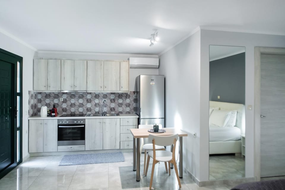Elichrison Studios Apartment in Ligia