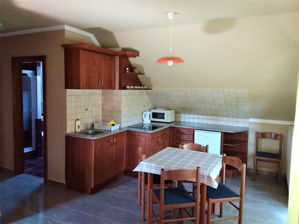 Nefelejcs Fagyizó és Apartmanház Apartment in Hungary