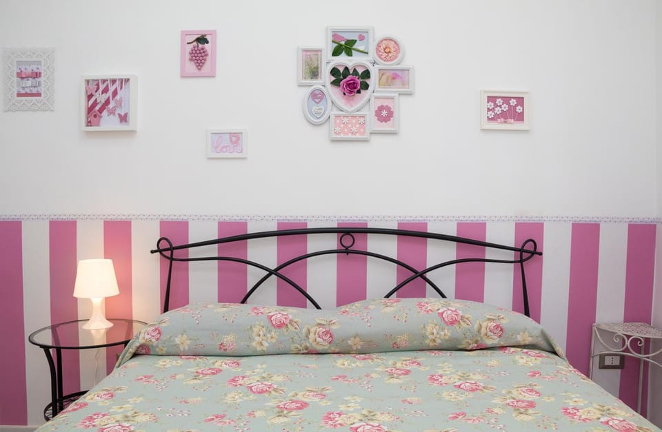 Decorative detail, Bedroom