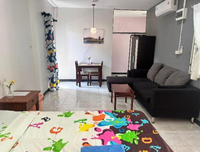 Studio with aircon n kitchen Apartment in Choeng Thale