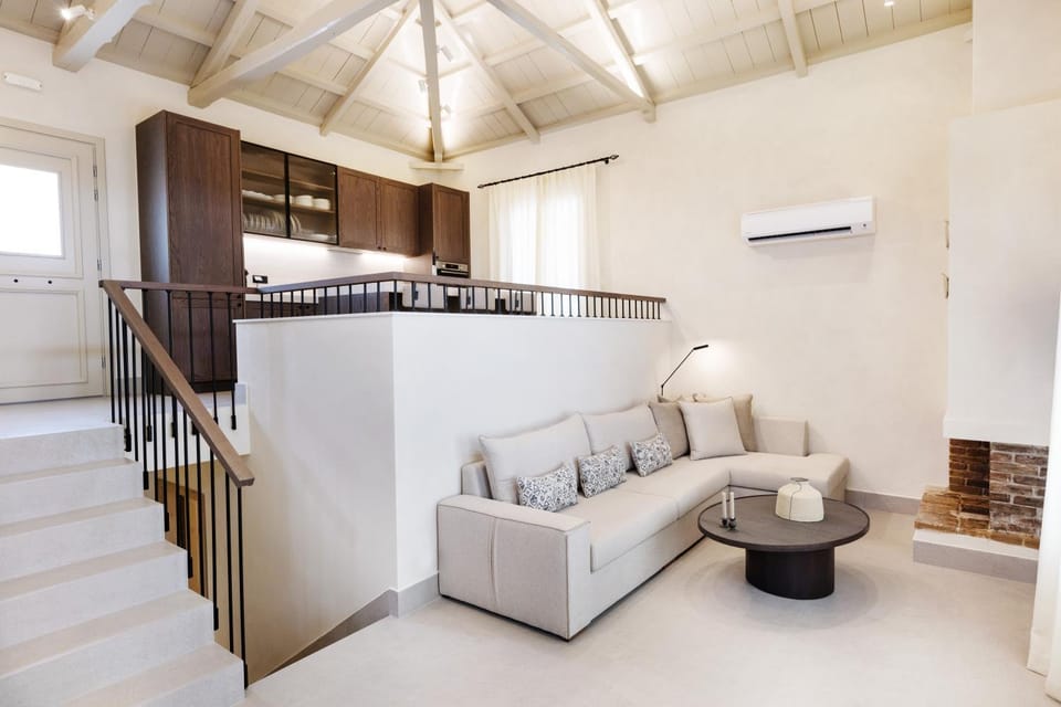 Kitchen or kitchenette, Living room, Seating area, kitchen