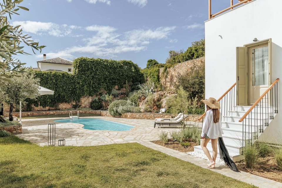 Patio, Day, Swimming pool, sunbed