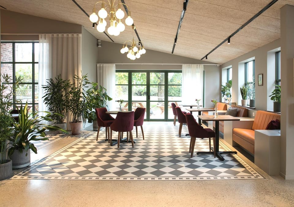 Communal lounge/ TV room, Lobby or reception, Seating area