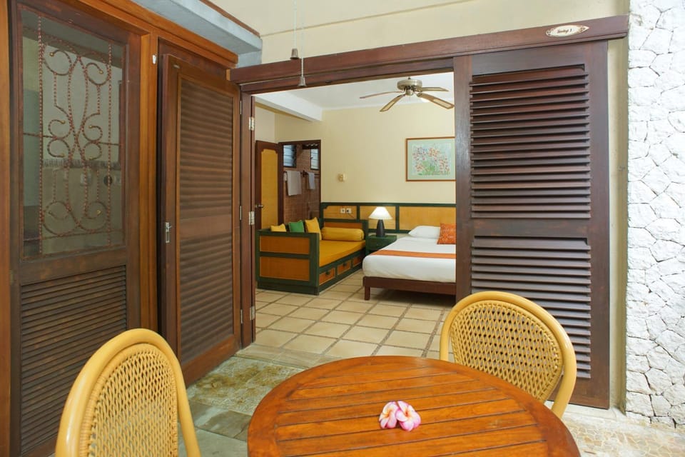 Photo of the whole room, Seating area, Bedroom