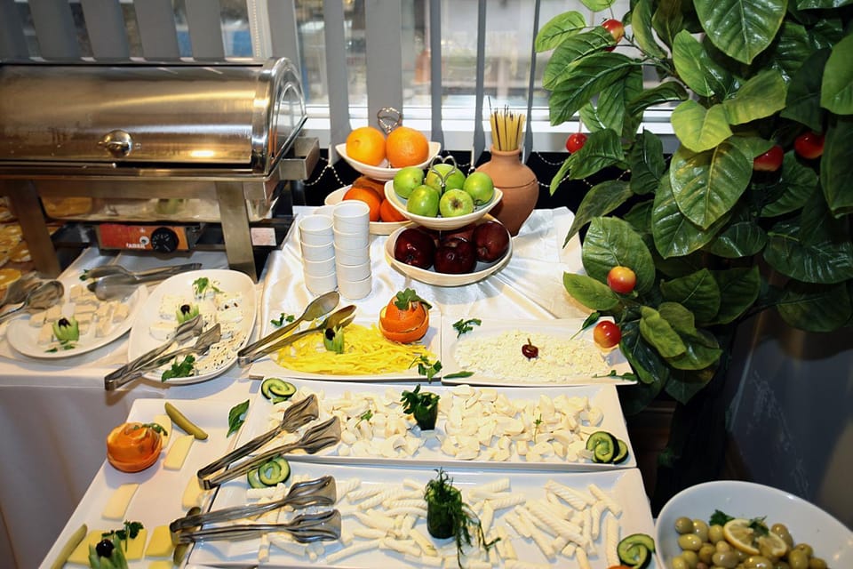 Restaurant/places to eat, Communal lounge/ TV room, Food close-up, Decorative detail, Food, Buffet breakfast
