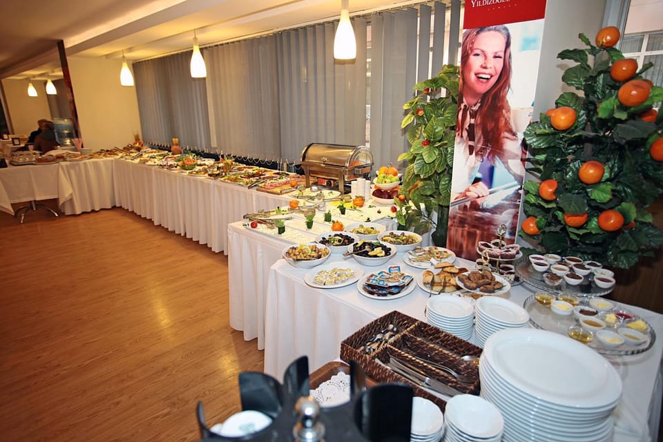 Restaurant/places to eat, Food close-up, Meals, Buffet breakfast