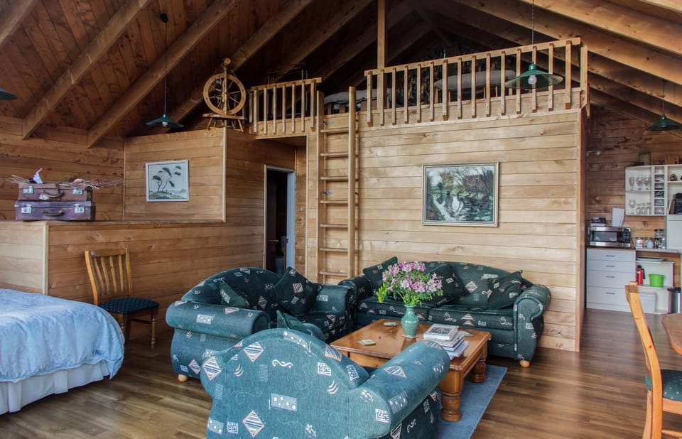 Living room, Seating area